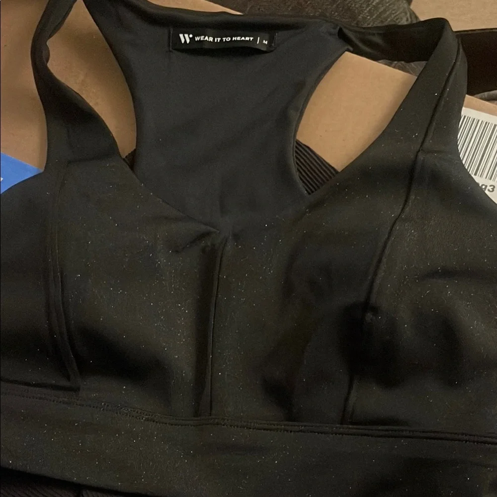 Sleek Black Sports Bra with Stretchy Fabric
